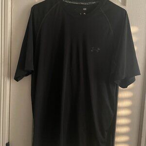 3/$15.00 Men's Under Armour Athetic Shirt M